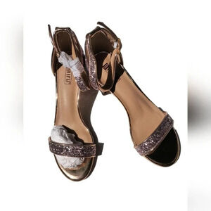 NWOT Women's Ankle Strap Low Heel Sandals by IDIFU, Size 8